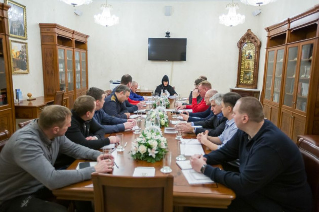 Совещание со строителями в гостинице «Покровская»