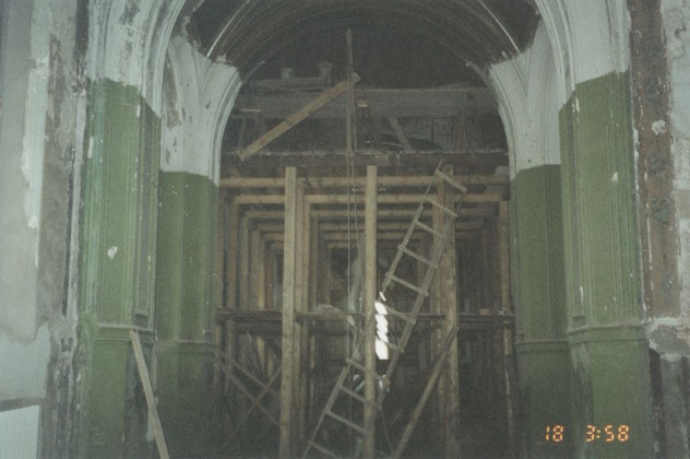 Воскресенский храм внутри, 1995 г.